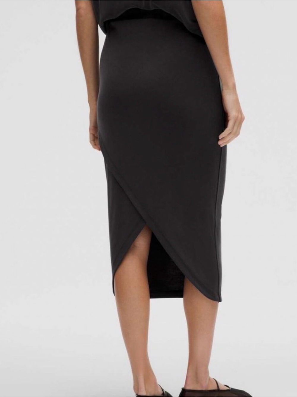 Lululemon Drapey Softstreme Column Midi Skirt Black sz S